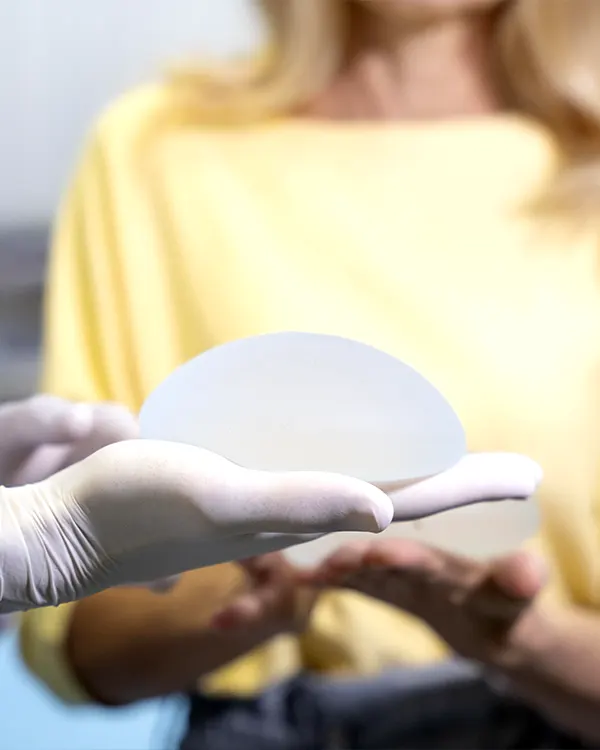 Img-cirujano-plastico-bogota-Servicios_Home-Mamoplastia_de_aumento